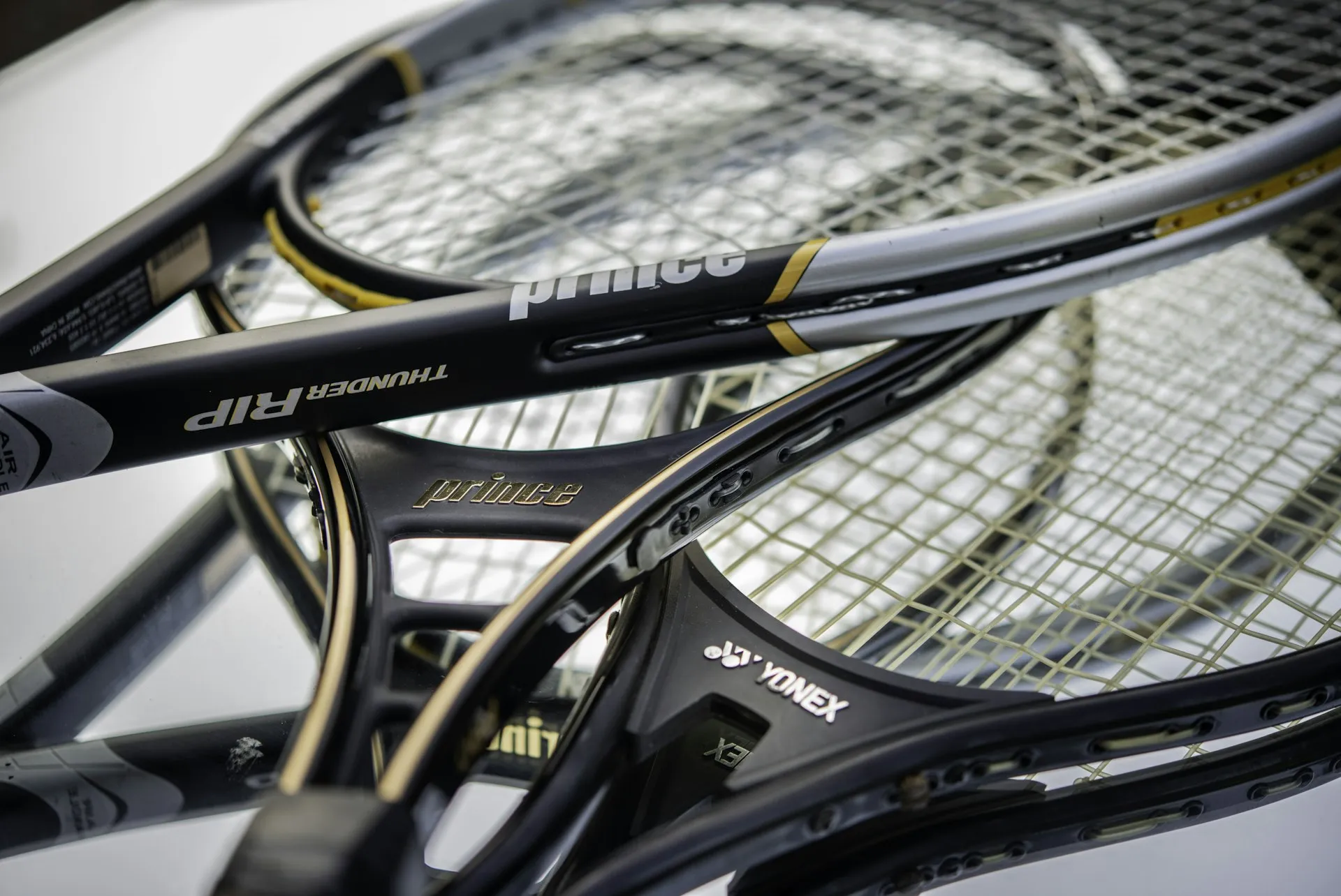 Campo de padel com uma referência à história do desporto