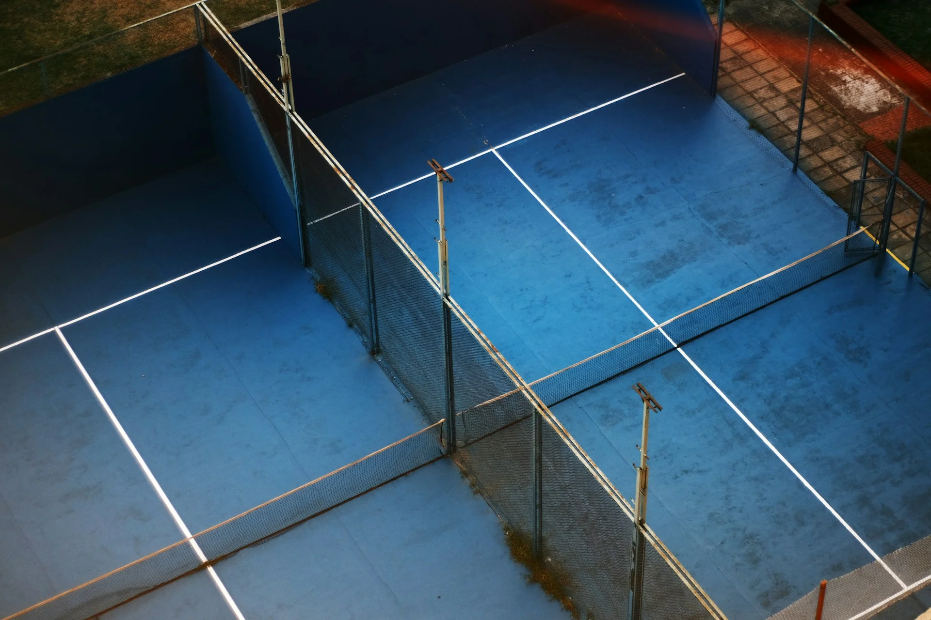 View of a padel court with blue artificial surface