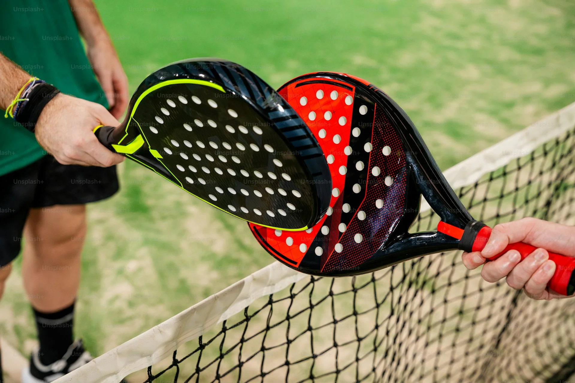 Player holding a padel racket with various grip techniques