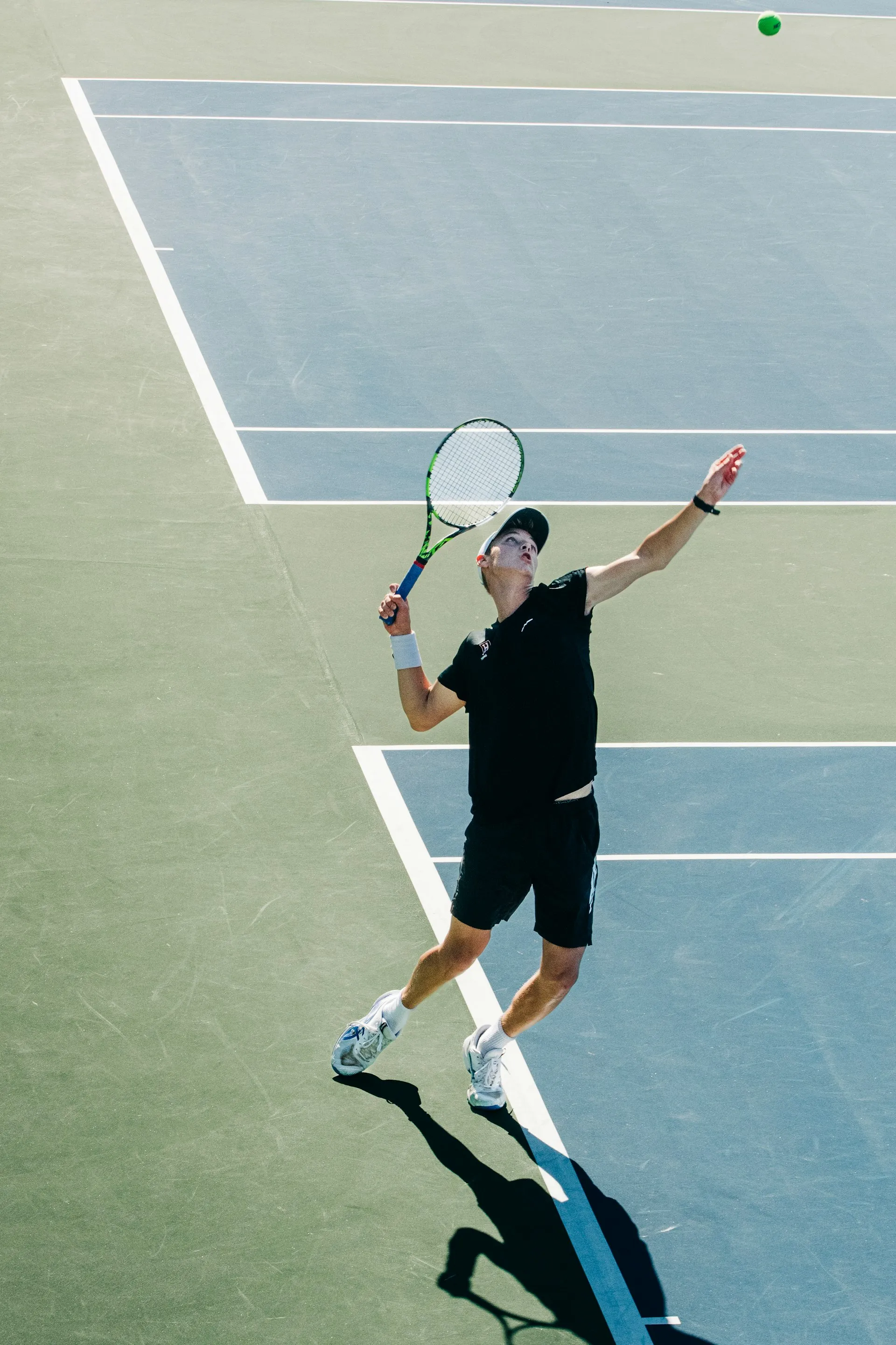 Padel serve